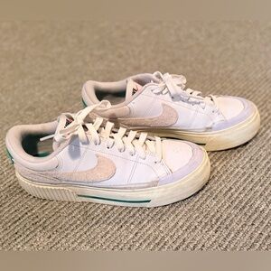 Nike Stadium Court Legacy Lift sneakers White stadium Green with purple accent